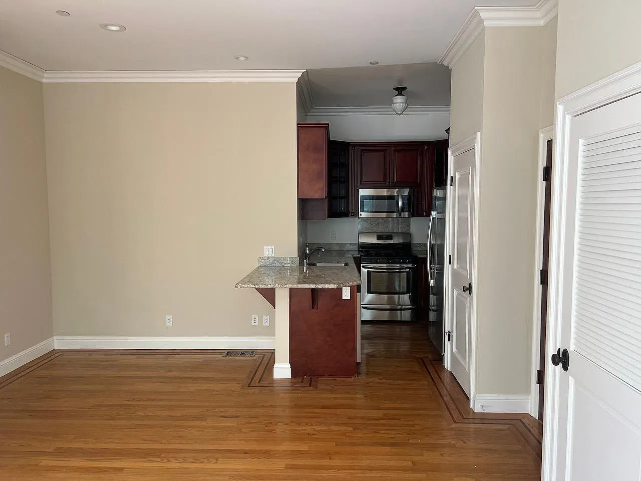 1121 Bryant St — Photo 3