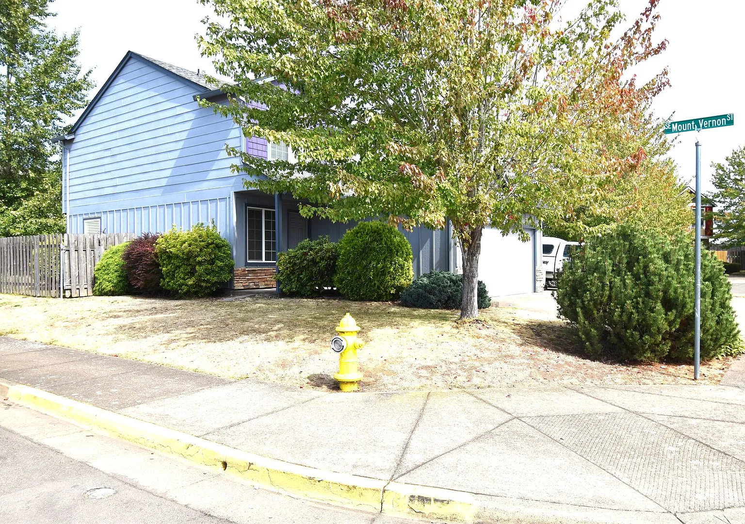 Spacious corner lot Townhome — Photo 2