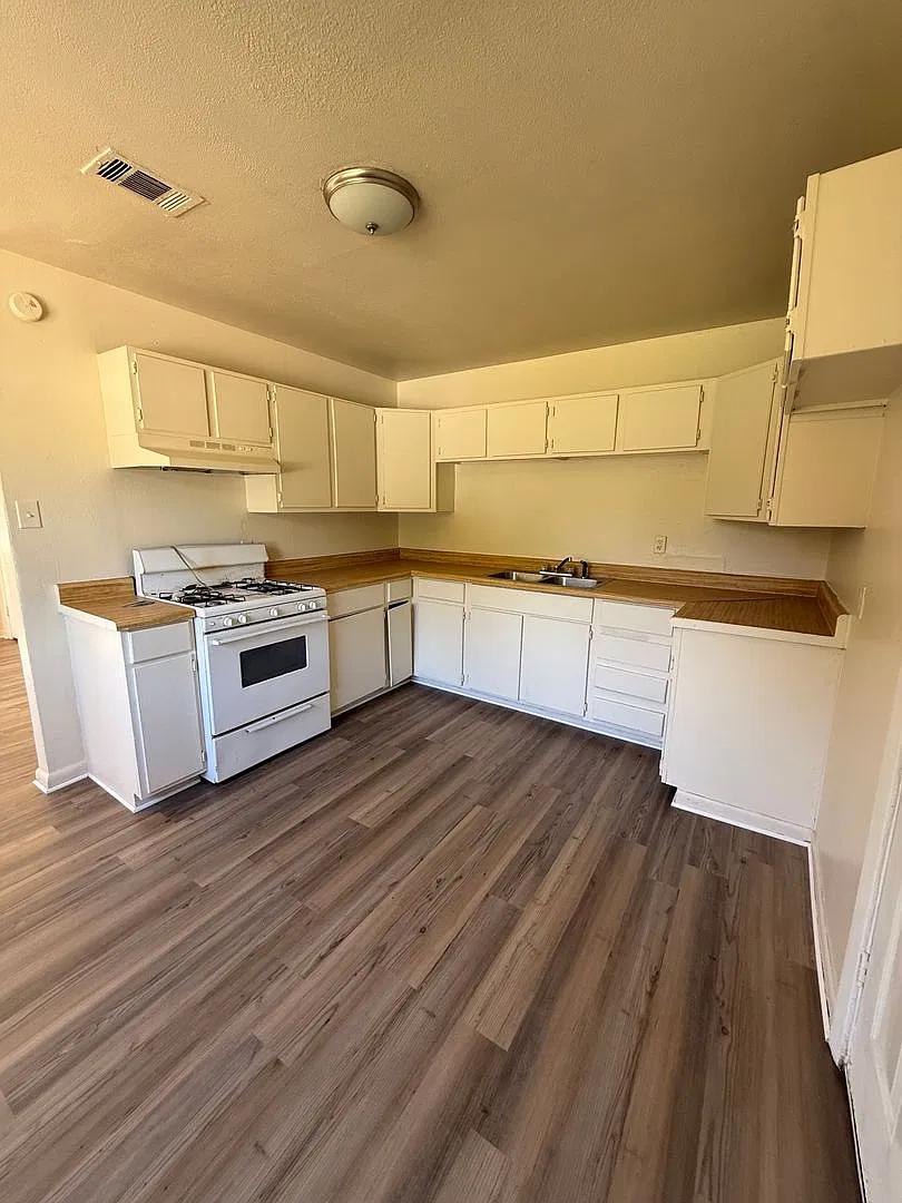 For Lease in Meadowview! — Photo 3