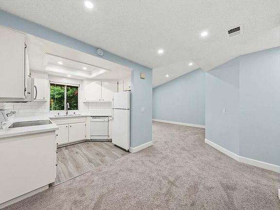 5th image of 1126 Cedar Gables Dr