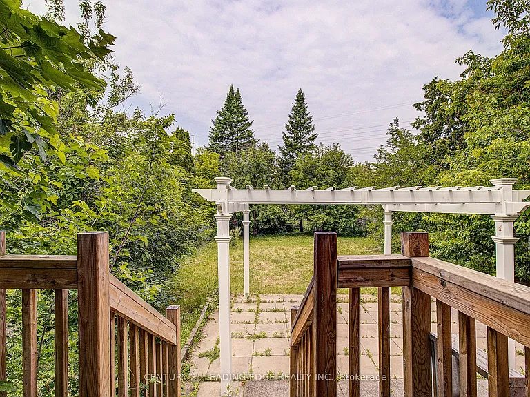 124 Haileybury Dr — Photo 29