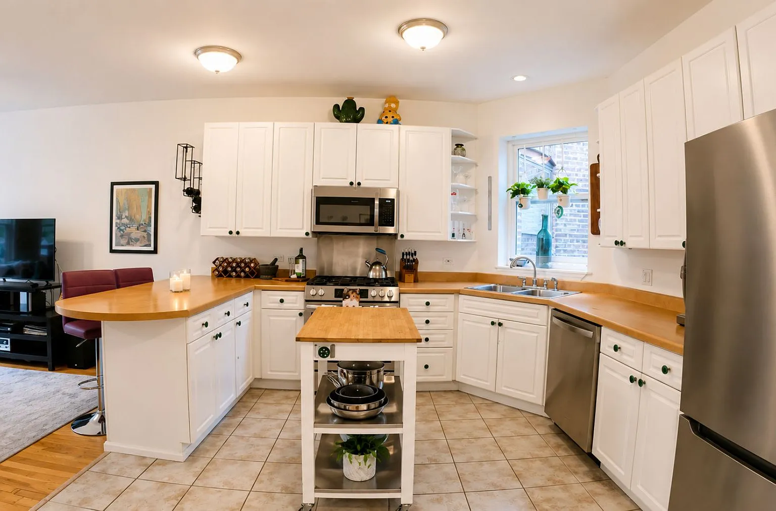 2 bed, $2,575 — Photo 3