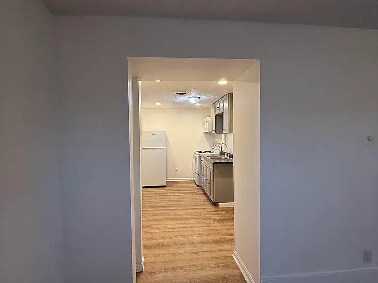 739 1/2 Garfield Ave — Photo 10