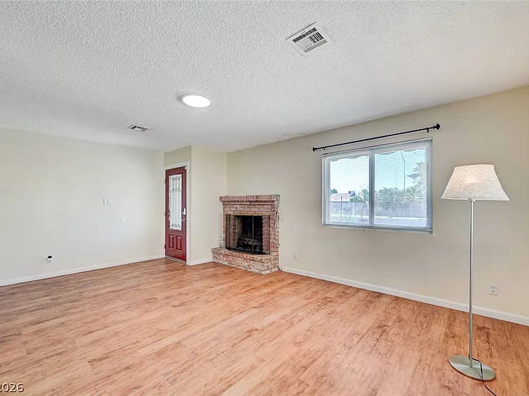 3917 W Oakey Blvd — Photo 7