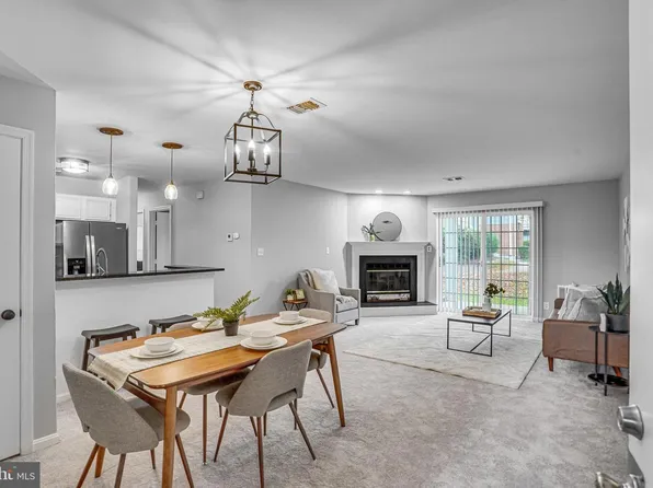 202 Grosvenor Ln #71, Stafford, VA 22556