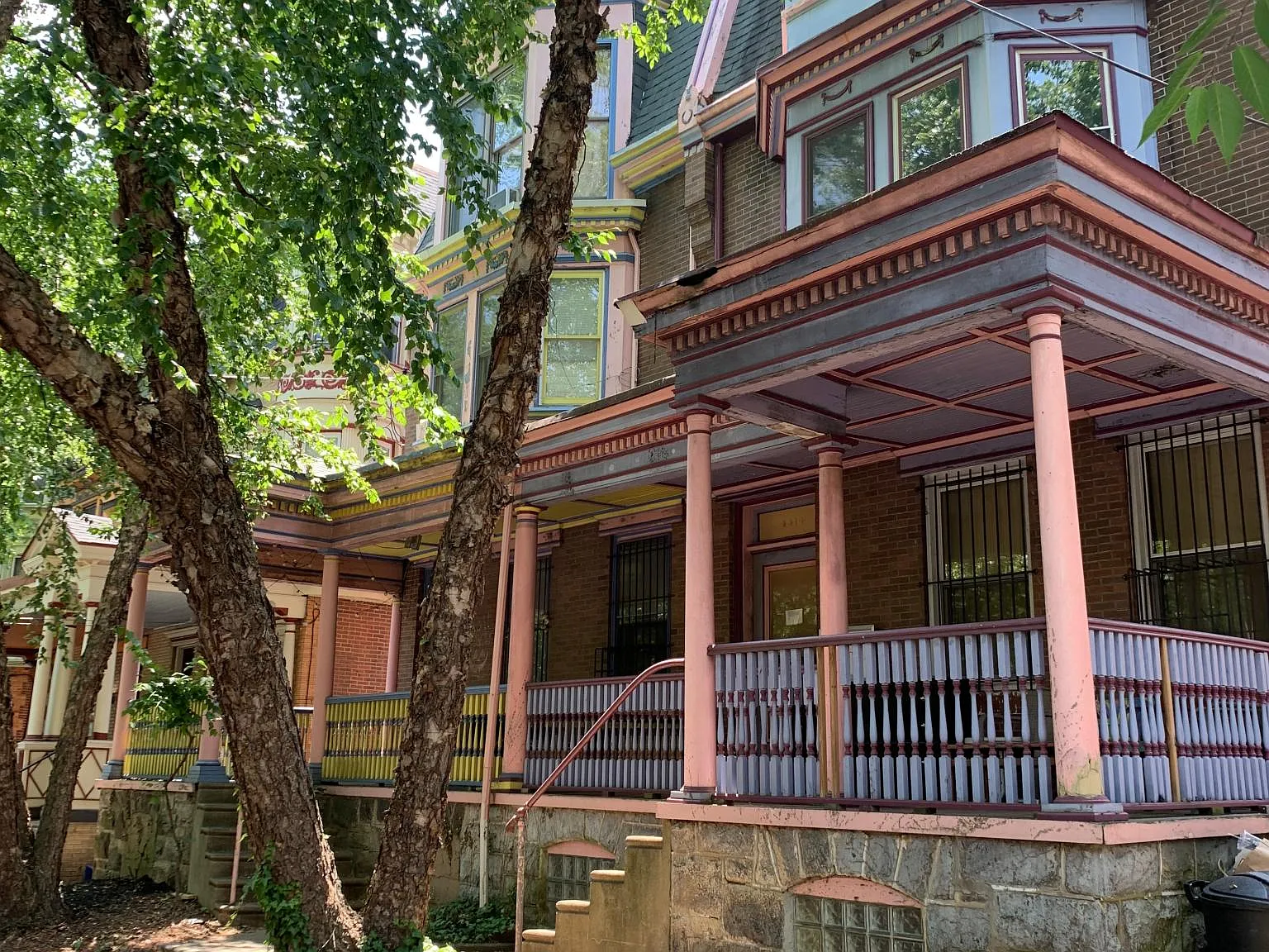 3 bed, 1200 sqft, $2,200 — Photo 4