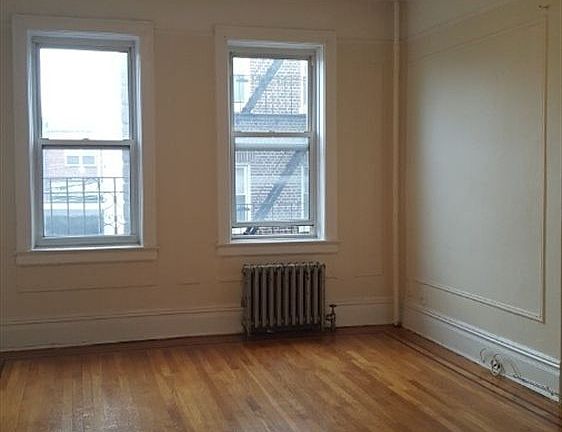 4th image of 2106 33rd St #C4