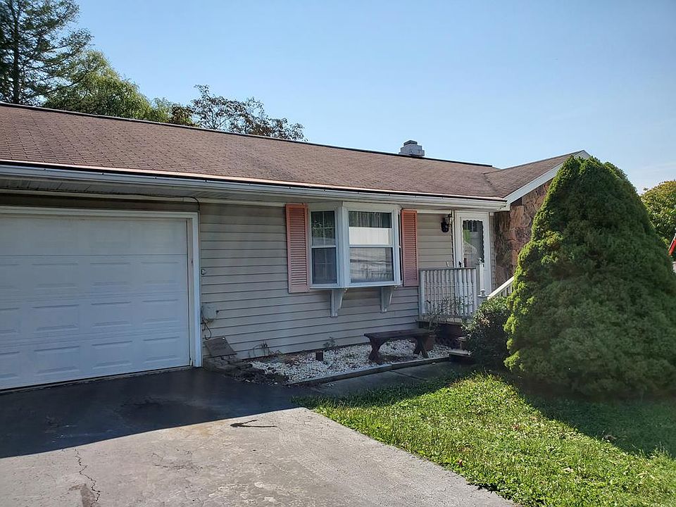 1st image of 104 Hilton Dr