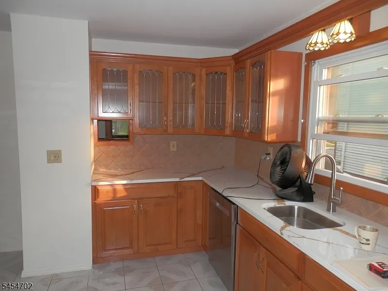 3 bed, 1.0 bath, 980 sqft, $2,800 — Photo 4