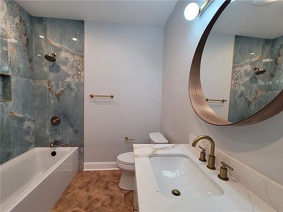 5th image of 118 Metairie Heights Ave APT E