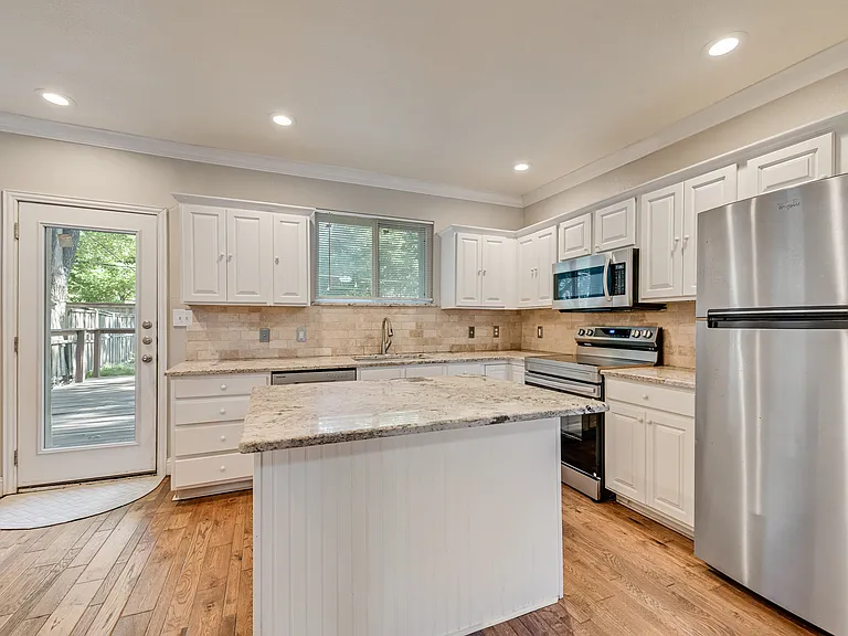 811 Kidd Springs Dr — Photo 9