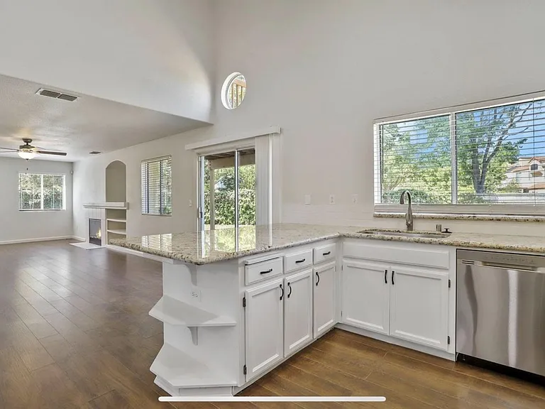 9381 Windrift Ln — Photo 2