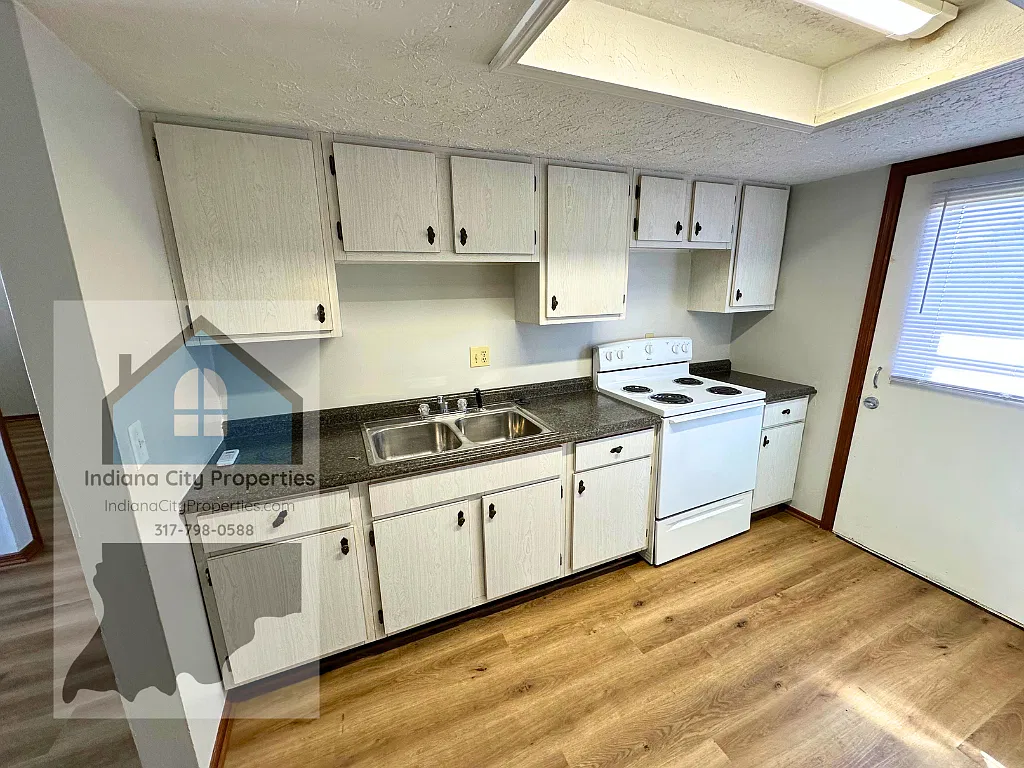 Home Avenue Apts - 579-3 — Photo 3