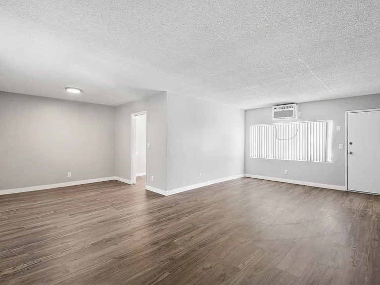 Cazador Court Apartments — Photo 11