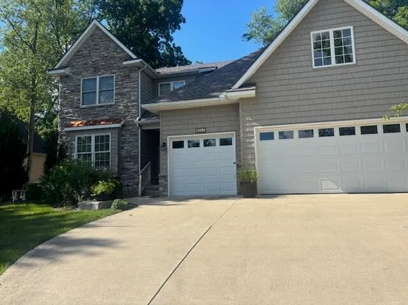 8243 Heathertree Ln, Brighton, MI 48116