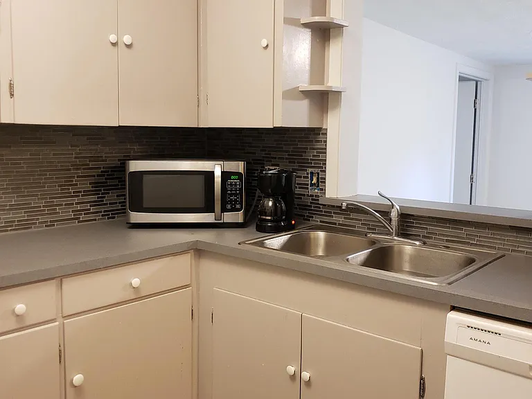2905 S 44th St — Photo 16