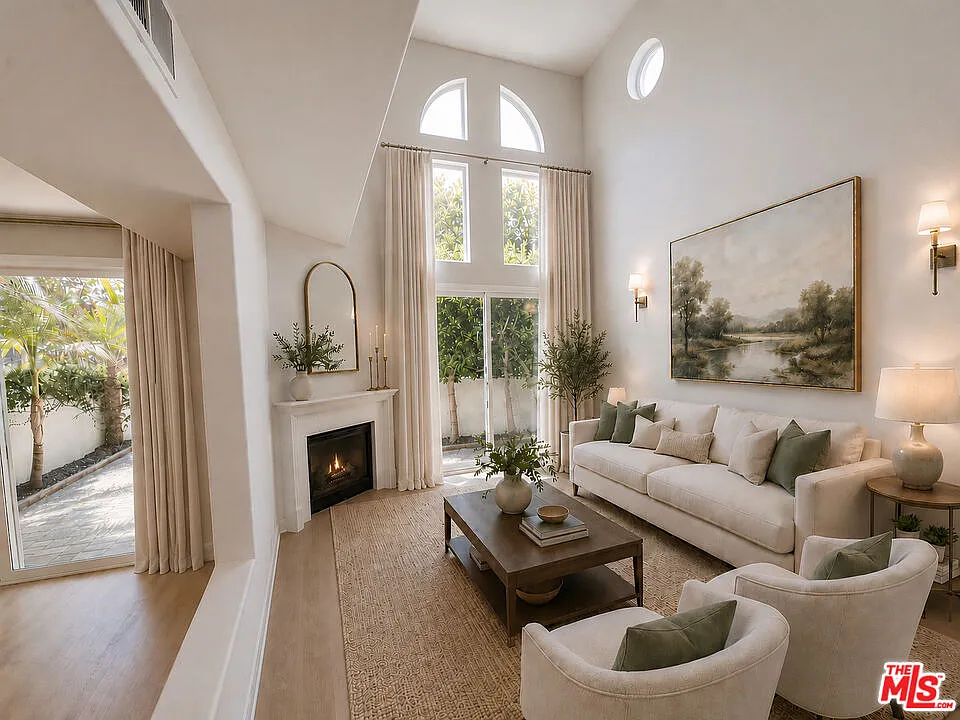 2 bed, 3.0 bath, 1562 sqft, $6,300 — Photo 3