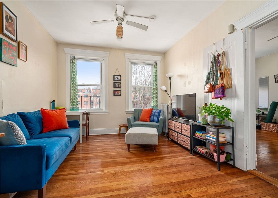 1st image of 70 Strathmore Rd APT 10A