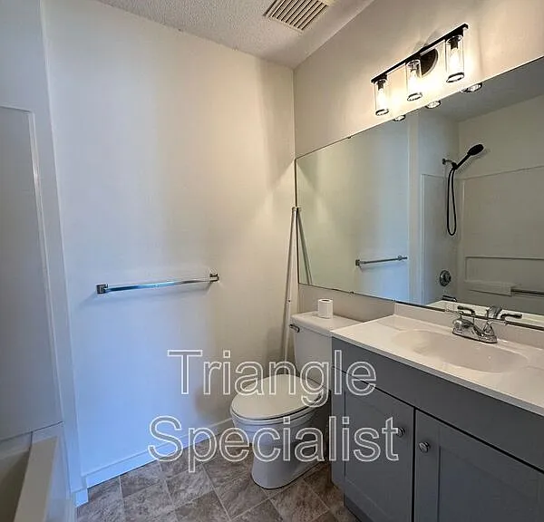 1420 Collegiate Cir #101 — Photo 8