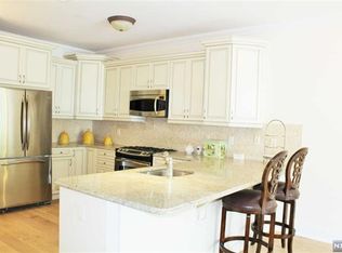 1212 Rio Vista Ln, Northvale, NJ 07647