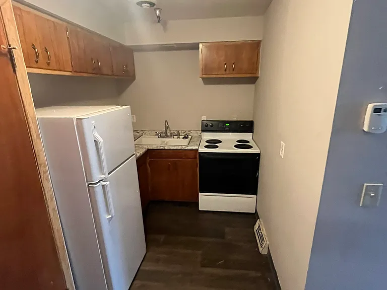 17745 Lakeshore Blvd — Photo 7