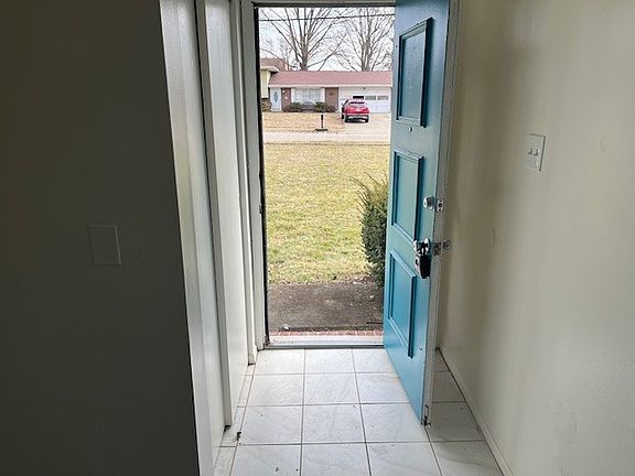 3rd image of 5227 Crystal Dr