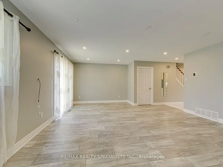 93 Hansen Rd N #100 — Photo 13