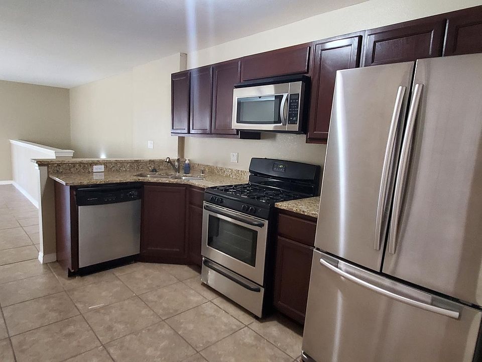 Gas stove, stainless steel applicances and Granite countertops