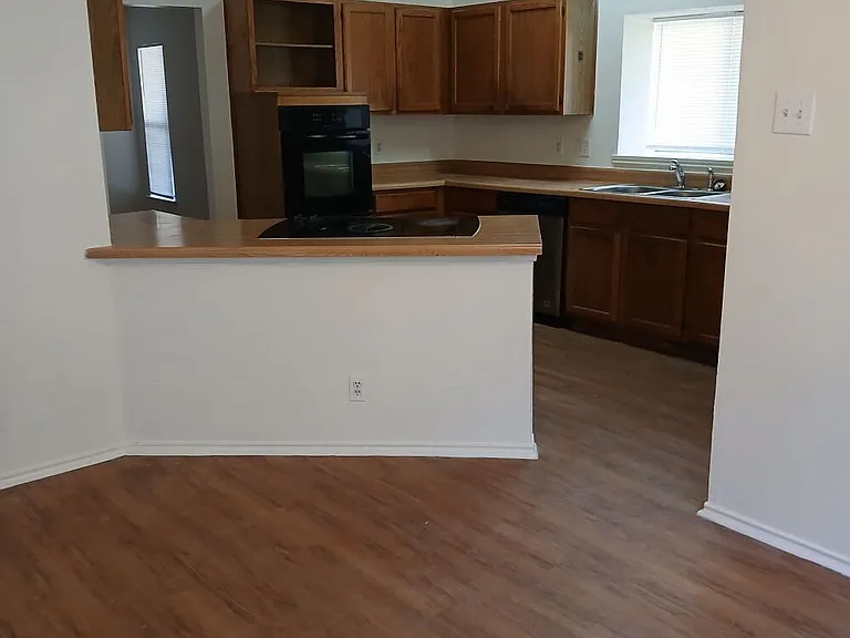 8005 Copper Trail Dr — Photo 2