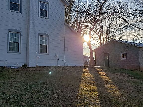 3rd image of 3701 E Woodbine St