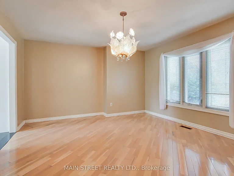 223 Burns Blvd — Photo 9