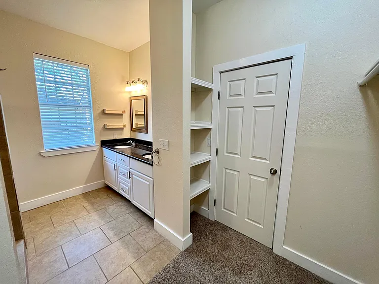 711 N Palmetto — Photo 13