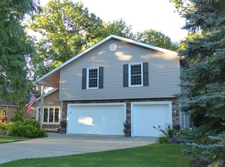 20775 Parkwood Ln, Strongsville, OH