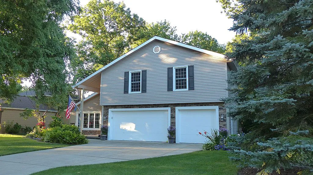 20775 Parkwood Ln photo 1