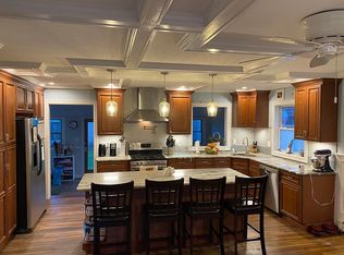 131 E Clearwater Rd, Lindenhurst, NY 11757