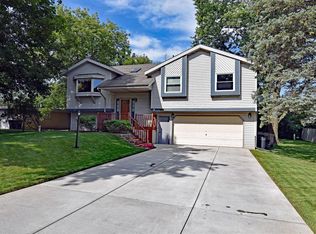 7333 S 49th St, Franklin, WI 53132