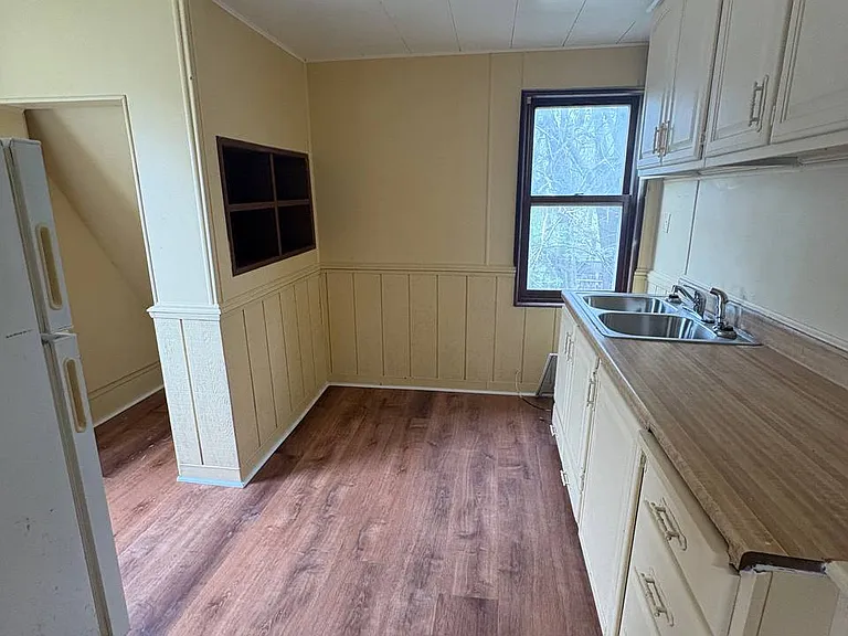 206 Allen St #2 — Photo 8