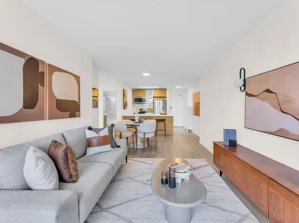 9981 Whalley Blvd #209, Surrey, BC V3T 0G6