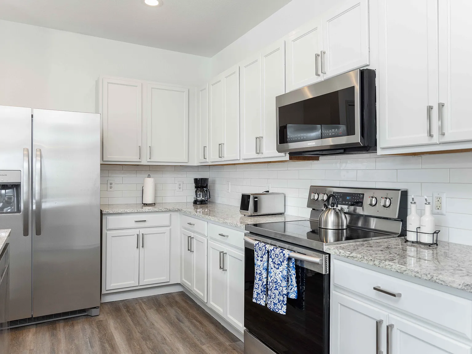 2672 Blackstone Dr — Photo 4