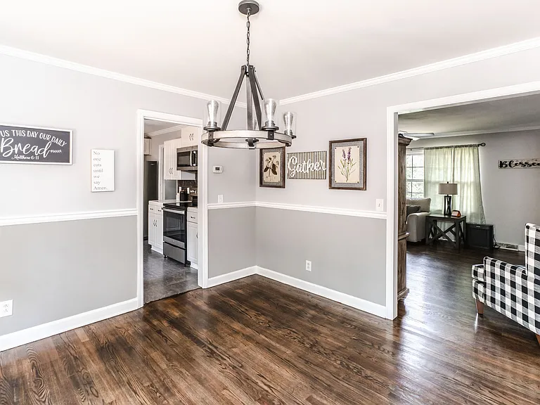 302 E Valley Rd NE — Photo 17