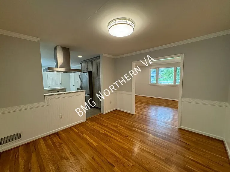 5406 Gainsborough Dr — Photo 13
