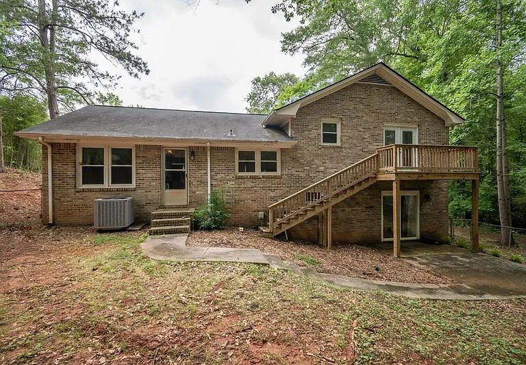 281 Rhodes Dr — Photo 37