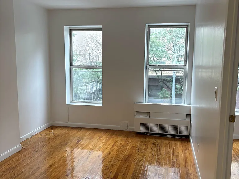 1521 York Ave #3 — Photo 3