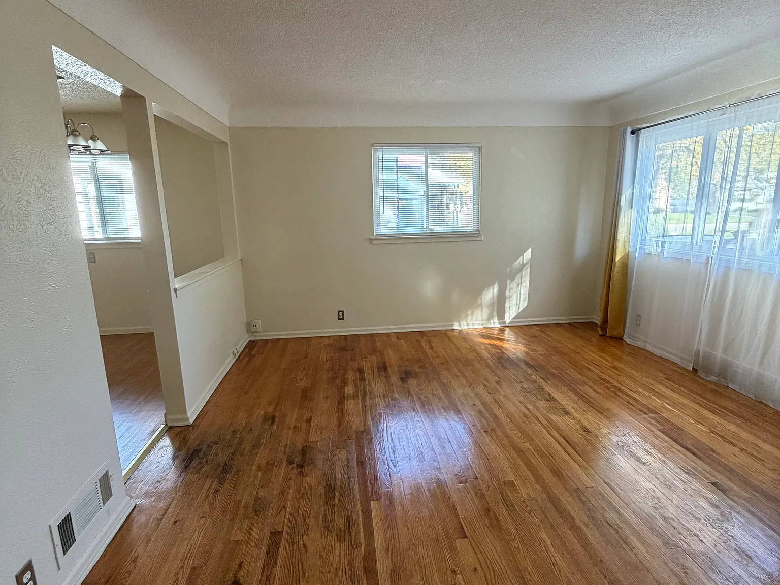 2 bed, 896 sqft, $950 — Photo 4