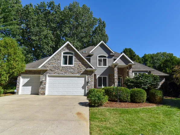 5033 Deerwood Trl, Stevensville, MI 49127