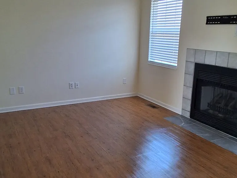 916 Chris Rd — Photo 3
