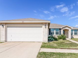 321 Daisy Ln, Burleson, TX 76028