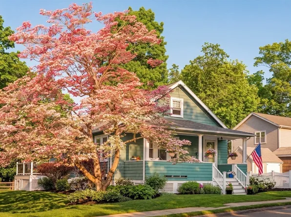 54 Endicott Rd, Stoneham, MA 02180