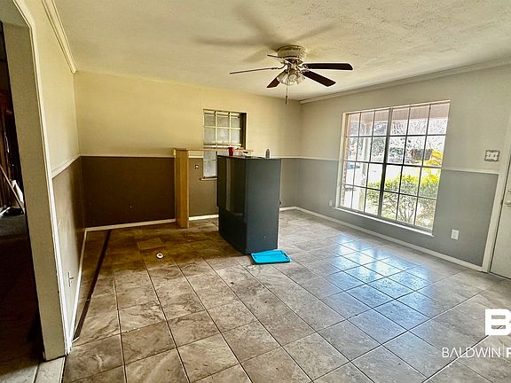 5th image of 10675 Oak Ave