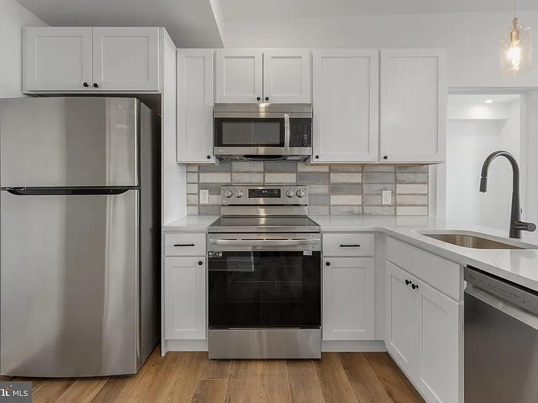 2214 N Front St #204 — Photo 3